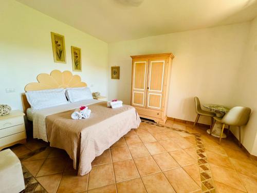 Porto Pozzo House | Le Petite Suite