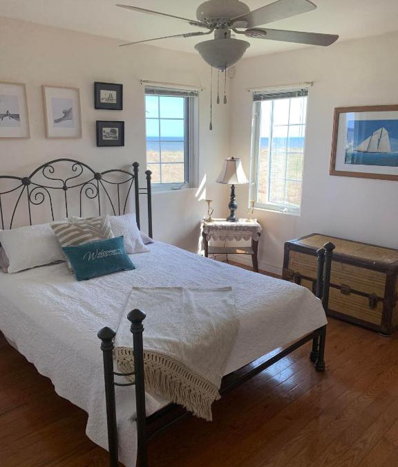 Val-Comeau Bed & Breakfast | Le Phare des Dunes
