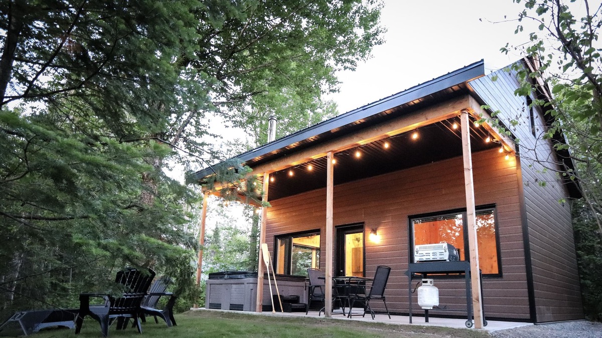 Shannon Ski Chalet | Le Pic-bois Chalet au Bord de L'eau Avec spa