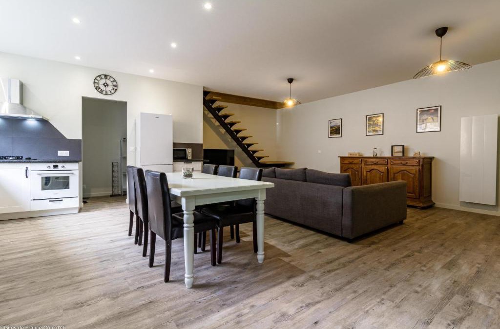 Nolay House | Le Pigalle