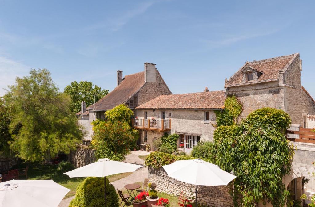 Availles-en-Chatellerault Hotel | Le Pigeonnier du Perron Hôtel