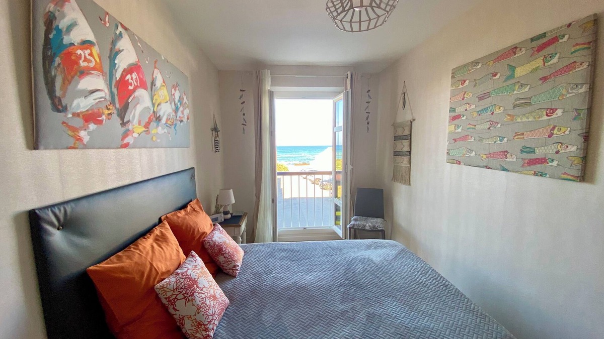 La Chaume Apartment | "Le Pin des Barges" confortable apartment with Ocean View