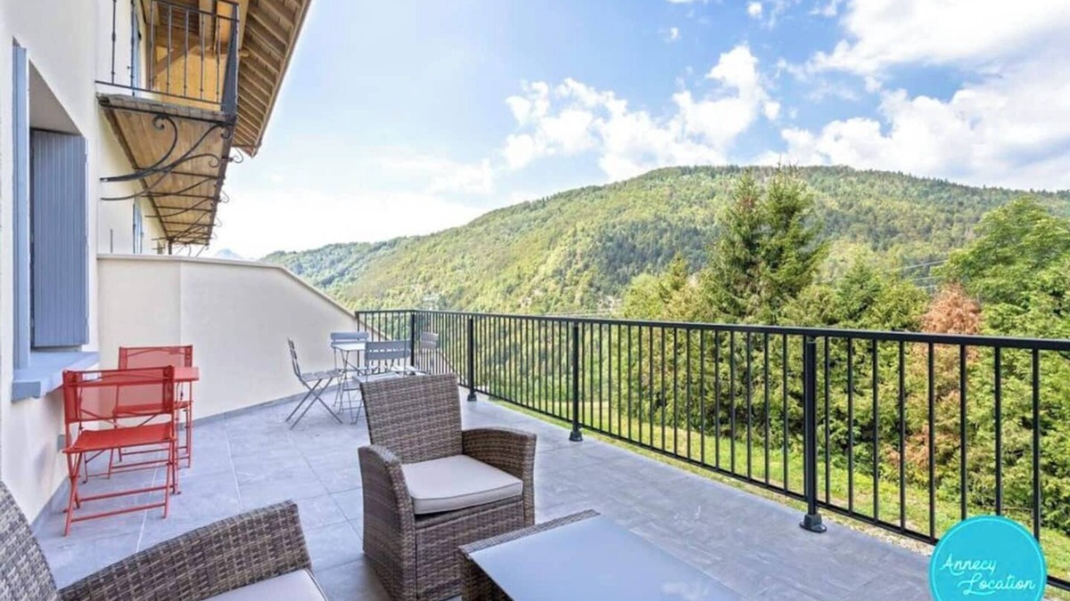 Montmin Apartment | Le Planet : T4 apartment.