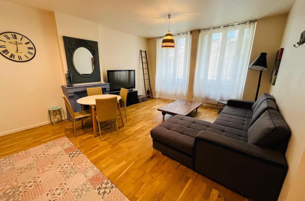 Bourg-les-Valence Apartment | Le Pont Péri