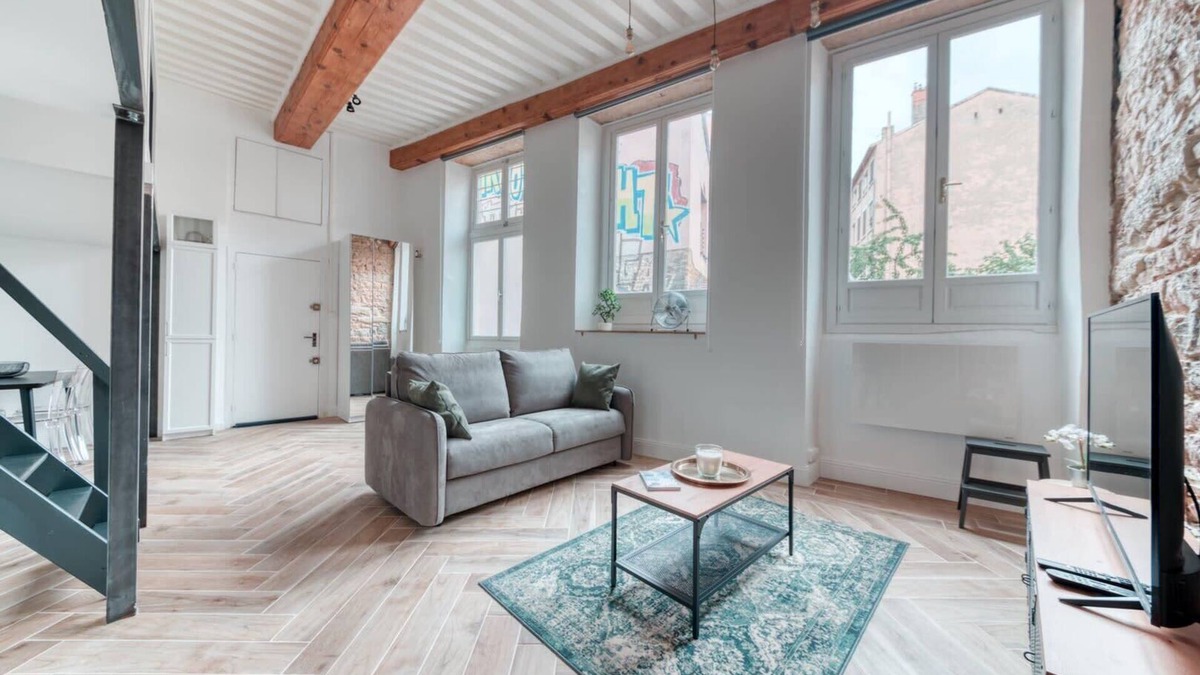 Griffon - Royale Apartment | Le Pouteau: Authentic Charm, 2-Bedroom Apartment in Croix Rousse