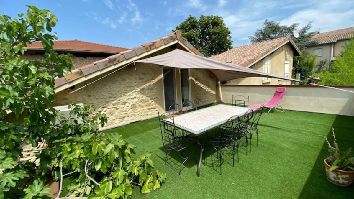 Romans-sur-Isere House | Le Préau : Charmante Maison au Bord de Lisère