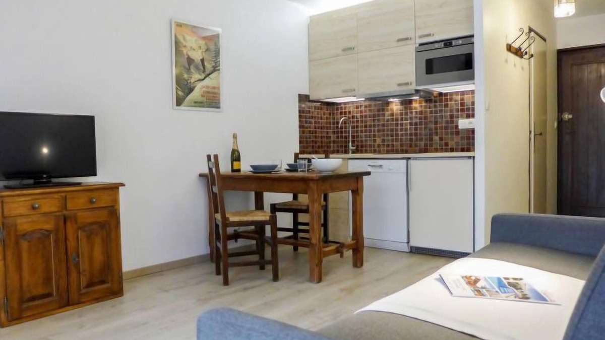 Les Praz-de-Chamonix Apartment | Le Pramouny by Interhome