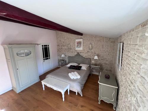 Courcon Bed & Breakfast | Le Puits Sainte Claire