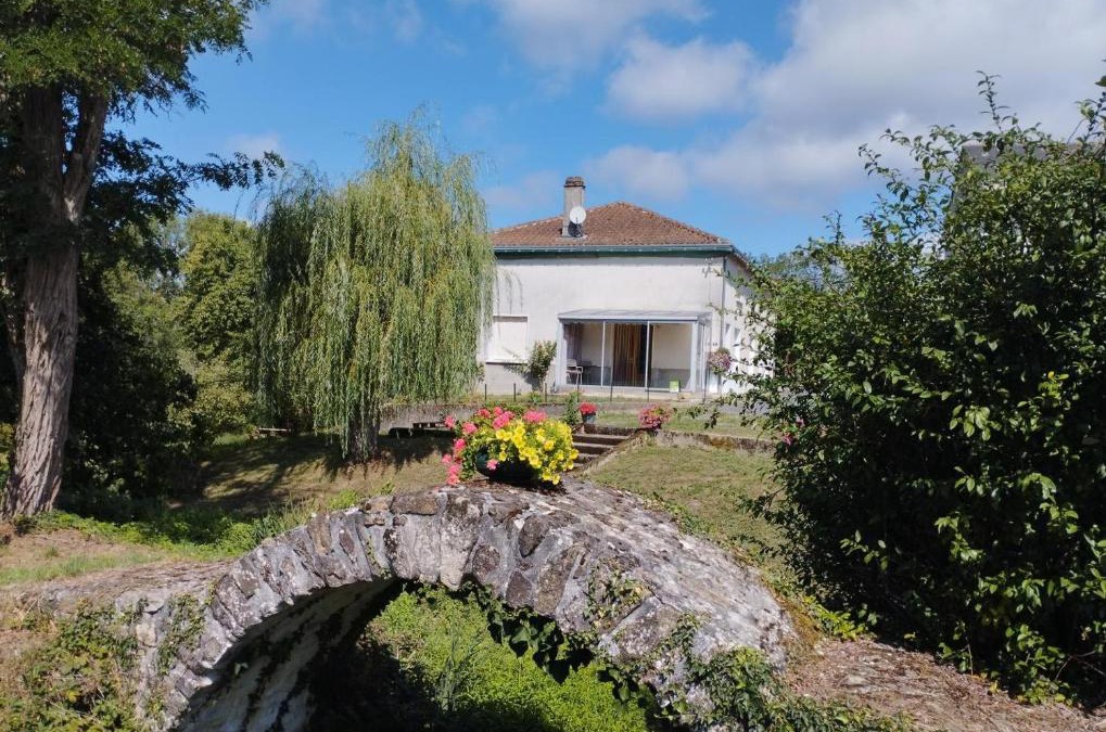 Saint-Leger-Magnazeix House | Le puy de saint jean