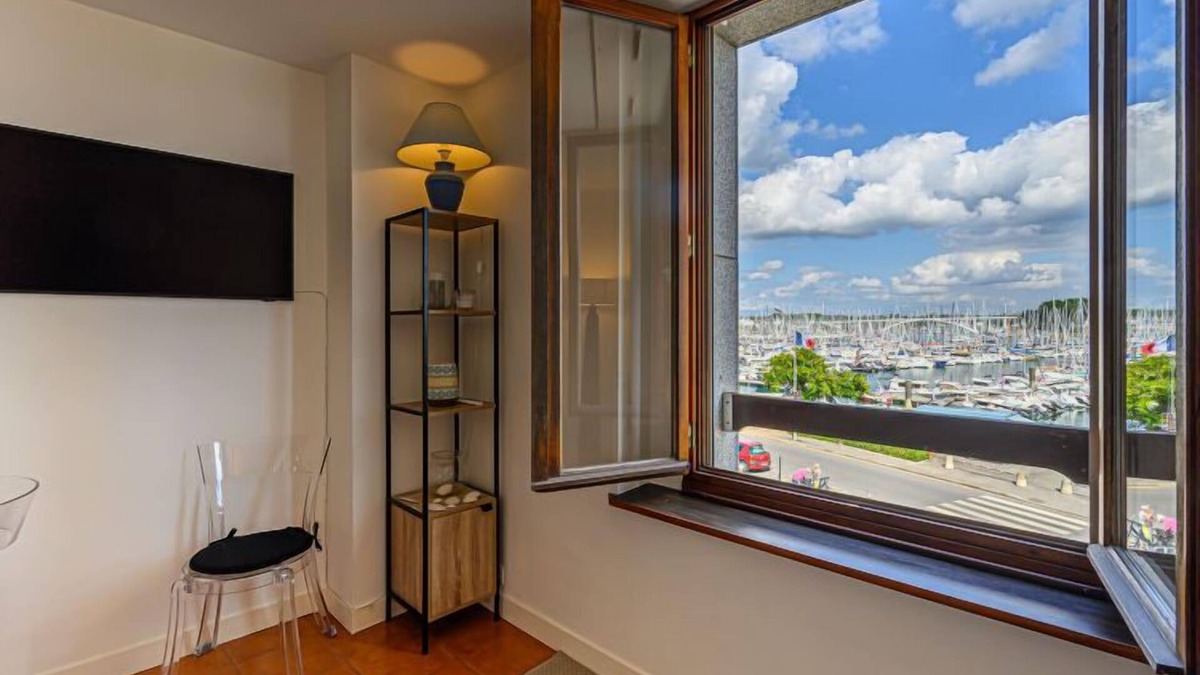 La Trinite-sur-Mer Apartment | Le Quai by Interhome
