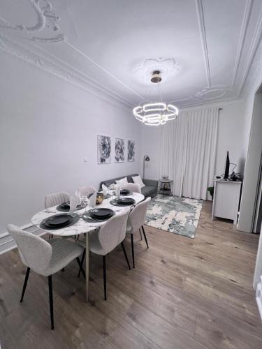 Kable Apartment | Le Rapp 6, Appartement de Standing 3 chambres, 7 personnes &1 bébé, Cosy et familial ultra équipé Emplacement Idéal proche Gare Centre ville Marchés de Noël Quartier Tribunal Contades