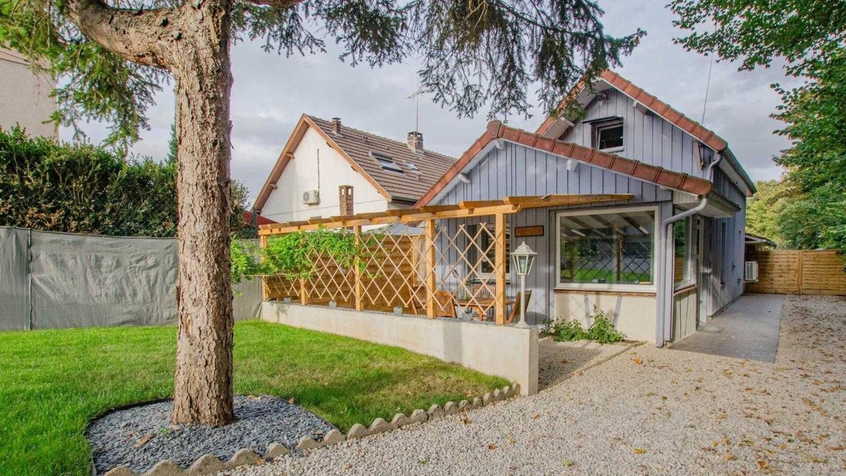 Saint-Julien-les-Villas Apartment | Le Refuge - Saint Julien LES Villas