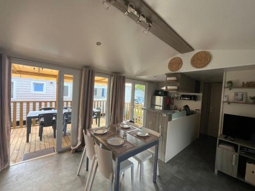Claouey Resort | Le Refuge du Bassin - Mobil-home 6 personnes 40m2