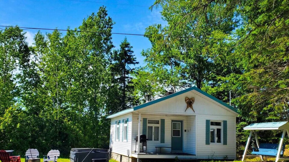 Saint-Tite-des-Caps Ski Chalet | Le refuge entre 2 Monts - spa, bqq & peace!
