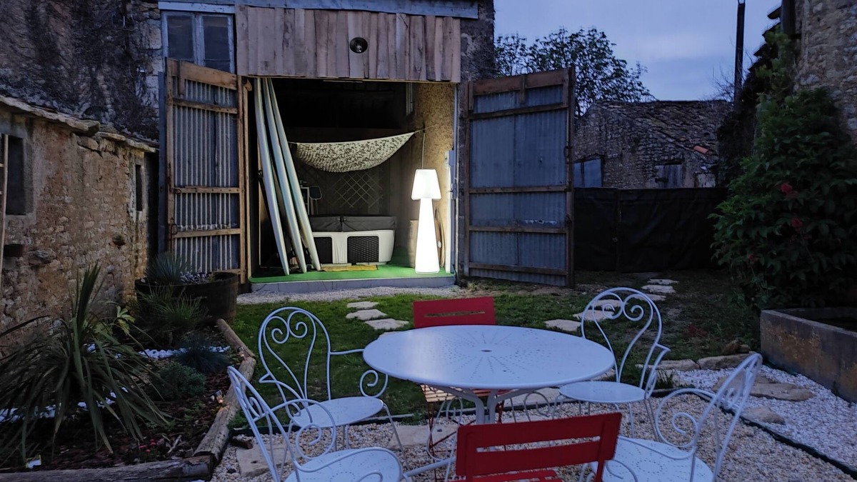 Vouille-les-Marais Cottage | Le relais du Marais with Spa & paddles