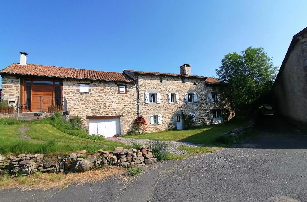Anglards-de-Saint-Flour Apartment | Le Relais d'Anglards