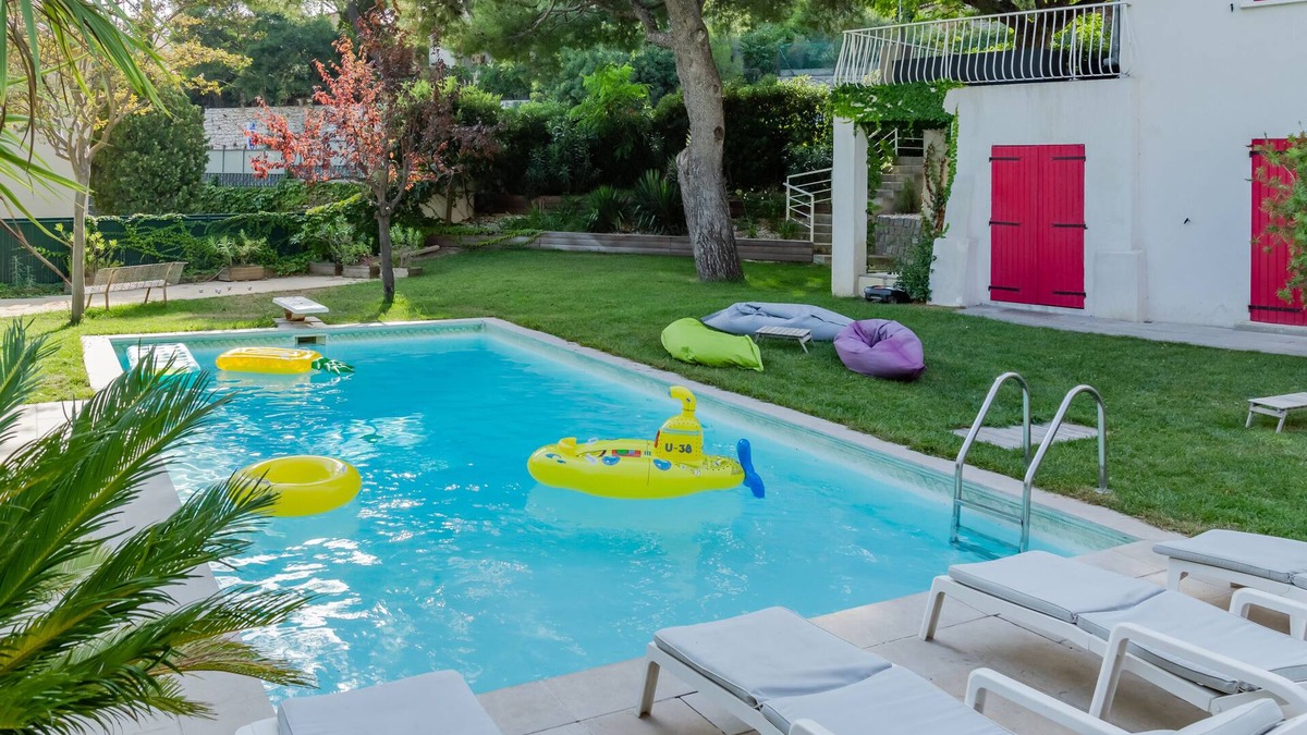 Cassis House | LE RÊVE BLEU CASSIS Villa swimming pool parking 7mn port and beaches, garden.