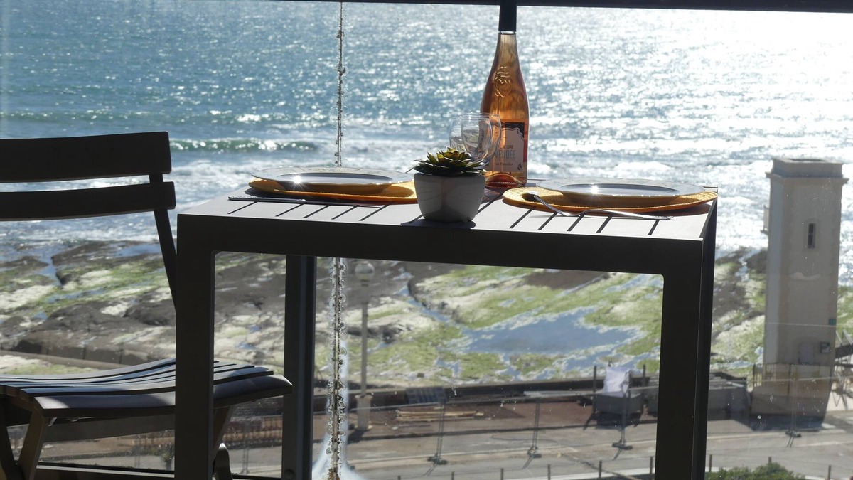 Les Sables d'Olonne Apartment | LE RIVAGE 3* idéal for 2 people. facing the sea Bay of Les Sables d'Olonne.