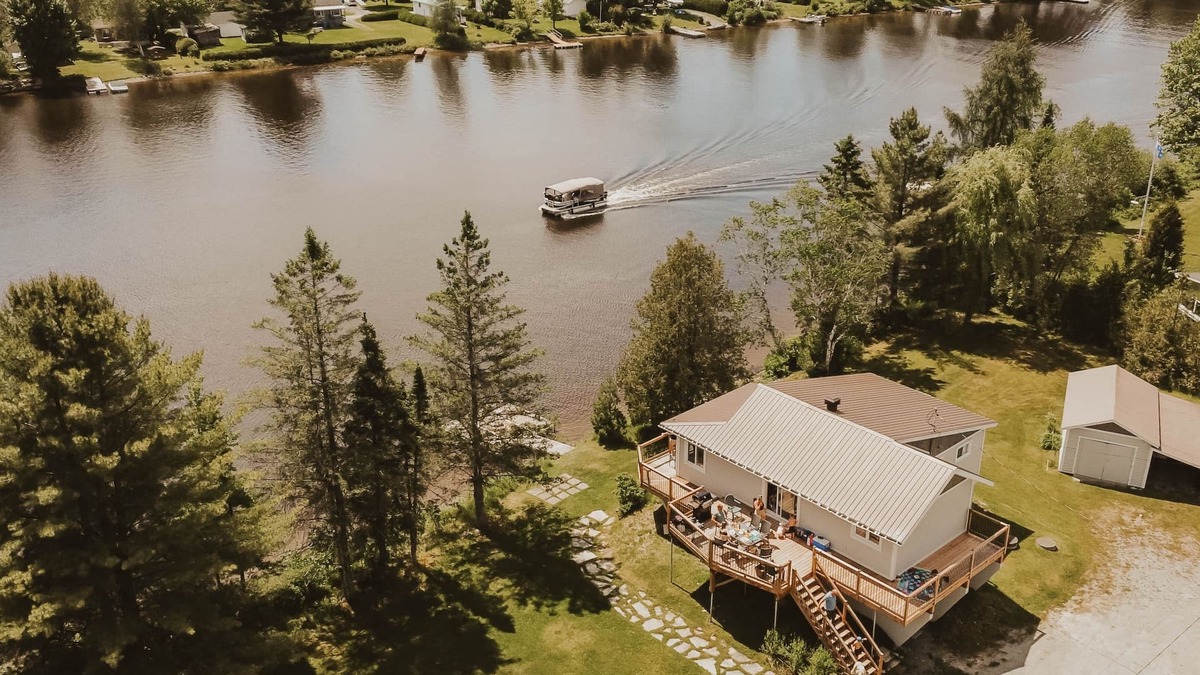 Weedon Ski Chalet | Le Riverain quai privé spa et kayaks