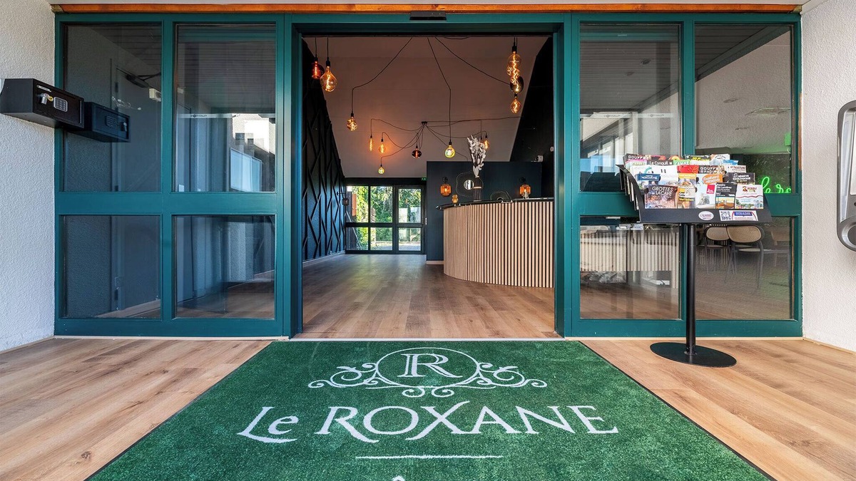 Saint-Laurent-des-Vignes Hotel | Le Roxane