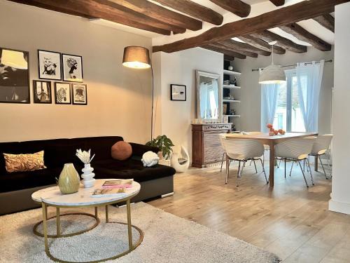 Fontainebleau Apartment | Le Royal Deluxe Fontainebleau Centre #Chateau #Insead