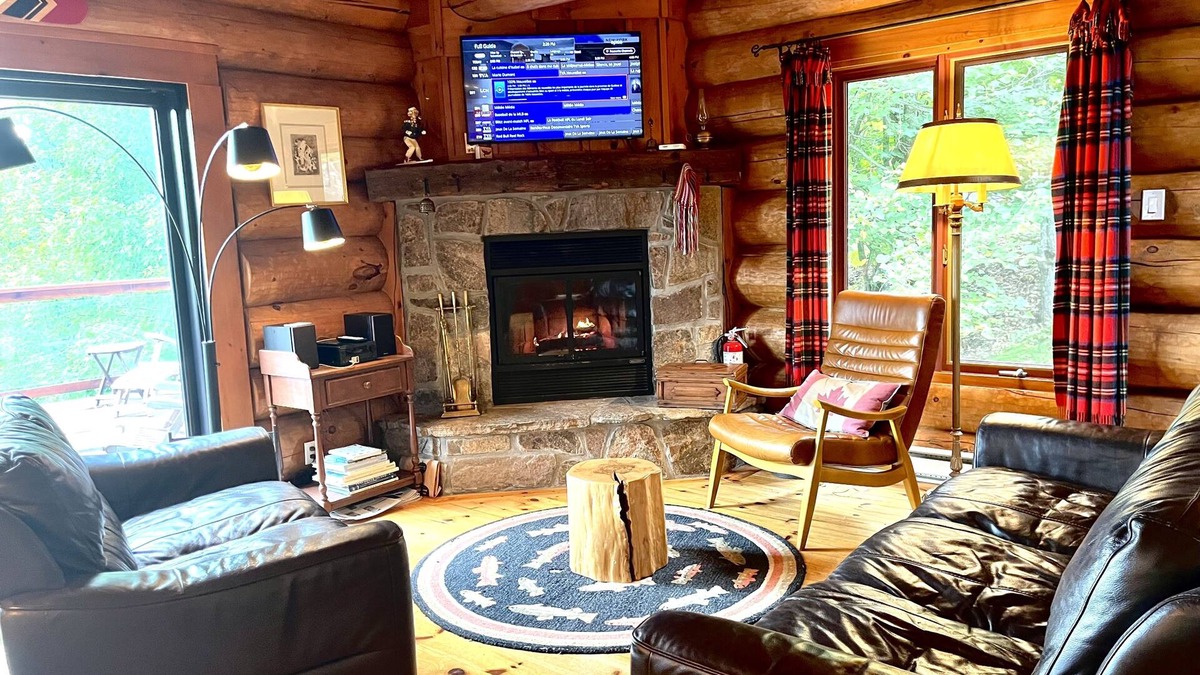 Lac Superieur Village Ski Chalet | Le Rustic Chic Cottage