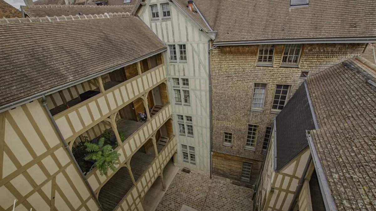 Old Town Apartment | Le Sacré Troyes - TROYES