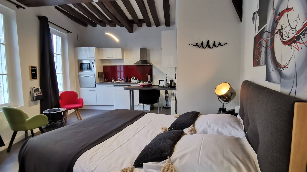 Chartres Apartment | Le Saint-Aignan near Chartres cathedral Classified 3 * parking lot just a few minutes away