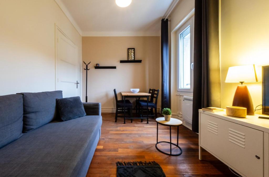 Gien Apartment | Le Saint Louis 2 Cœur Ville bord de Loire commerces à pied