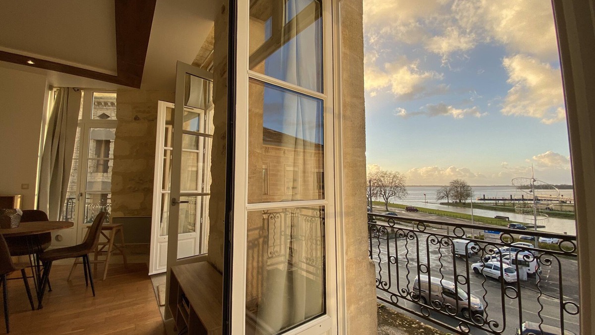 Blaye Apartment | - Le Saugeron - Apartment in the heart of Blaye. All amenities