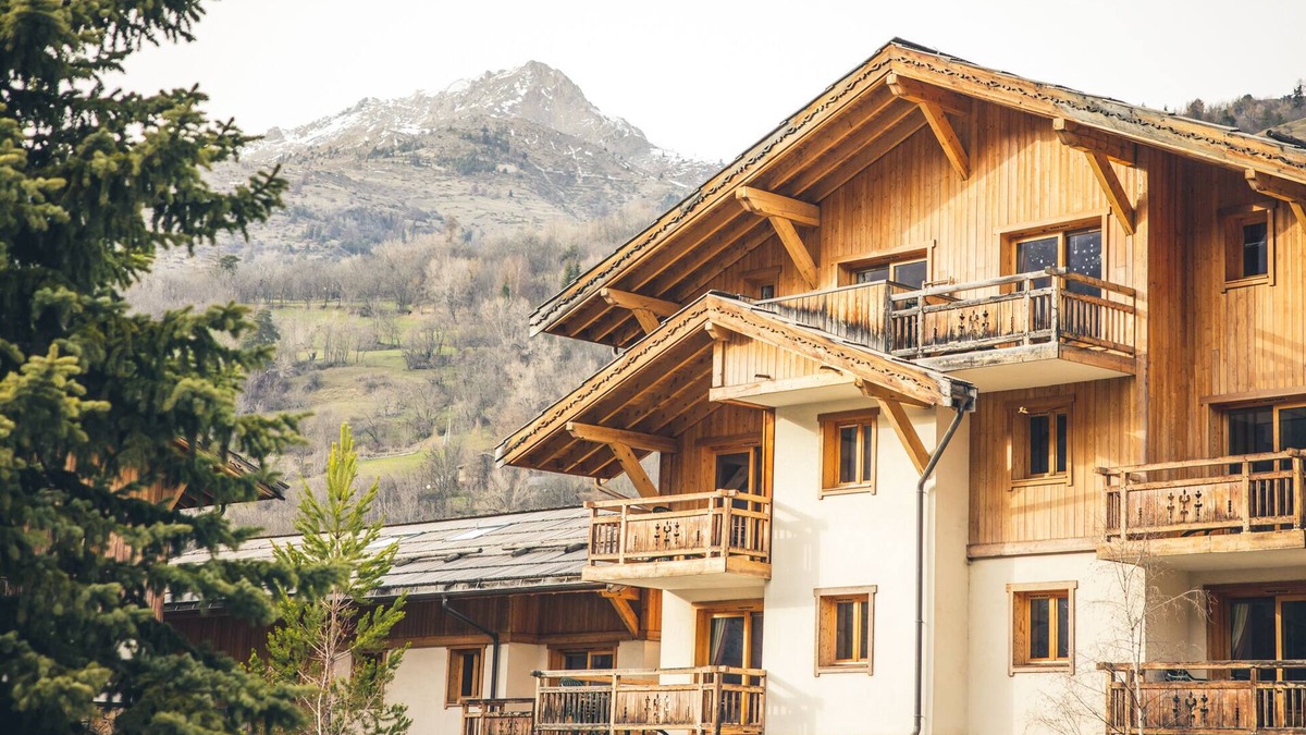 Saint-Chaffrey Apartment | Le Serre d'Or, large apartment at the foot of the slopes