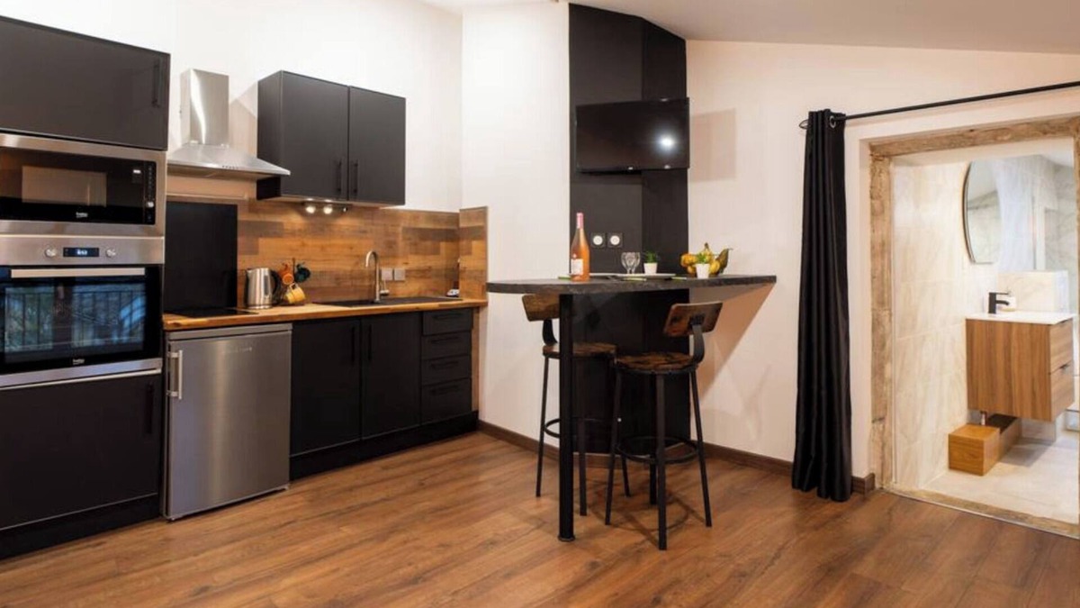 Saint-Laurent-sur-Saone Apartment | Le Sigorgne Downtown Station