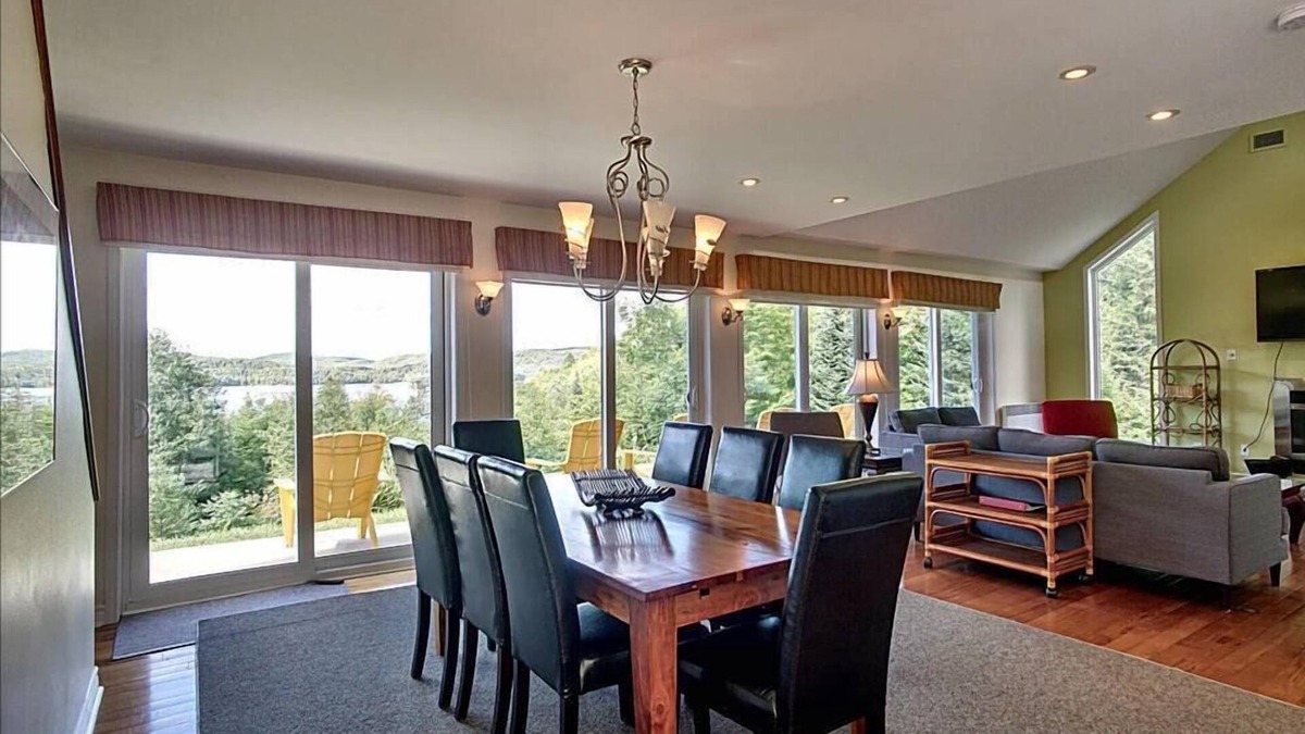 Cheneville Ski Chalet | Le Simonet - Hot Tub and Beach