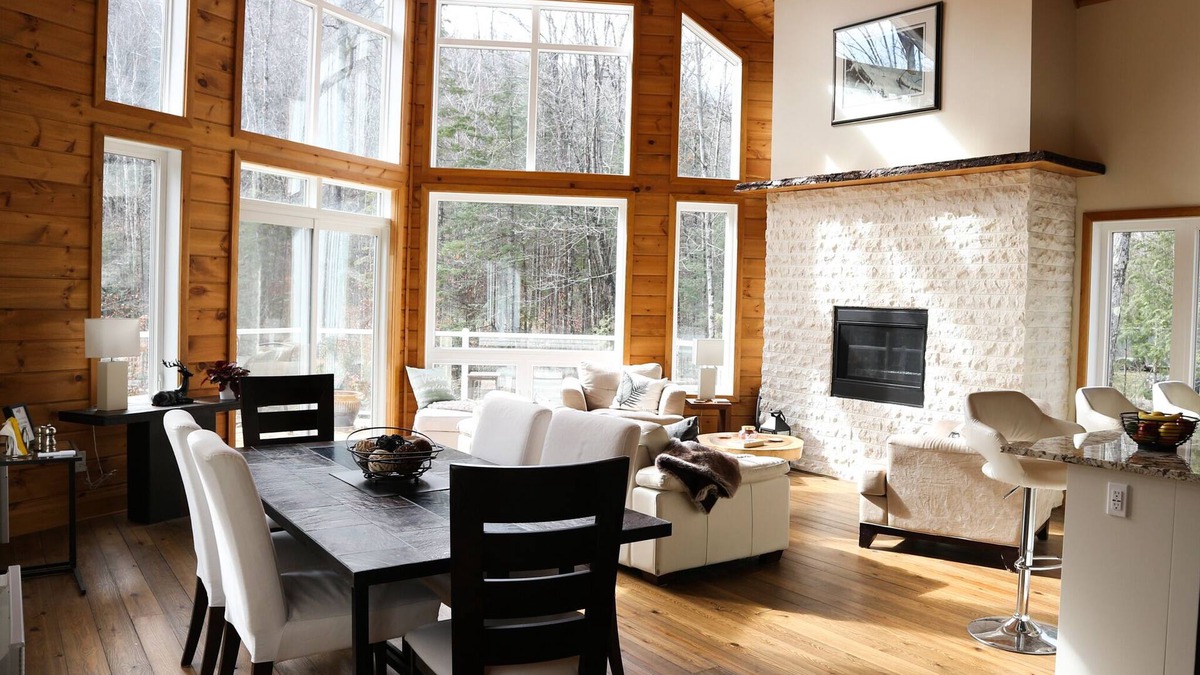 Les Collines-de-l'Outaouais Regional County Municipality Ski Chalet | Le Stonybreck: Modern Wakefield/Edelweiss Chalet Getaway