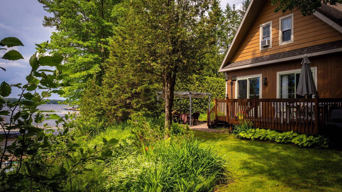 Eastman Ski Chalet | Le Sunset - Lakefront vintage charm
