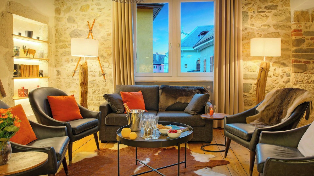 Annecy Old Town Ski Chalet | Le Swansdoors - Annecy apartment for 6, close to lake - OVO Network