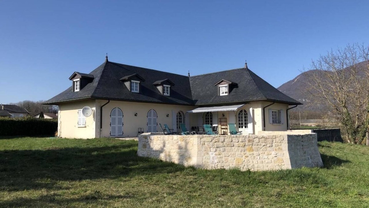Ceyzerieu House | Le Sycomore - CEYZERIEU