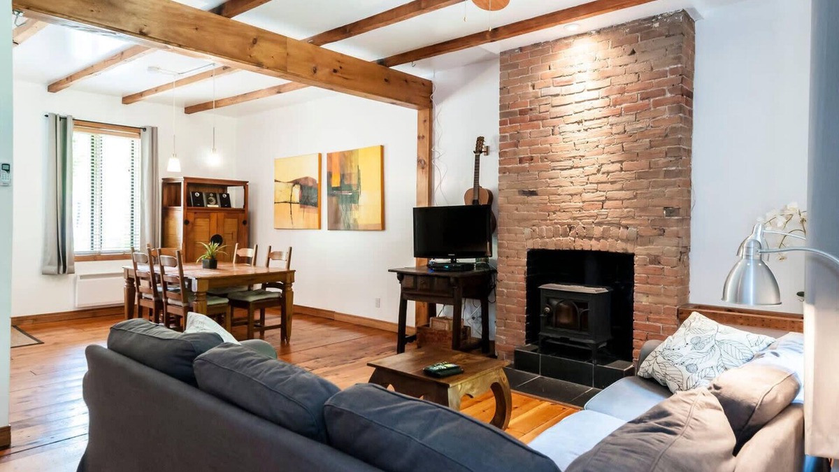 Pointe-Saint-Charles House | Le Tierra - Private Parking & Huge Backyard