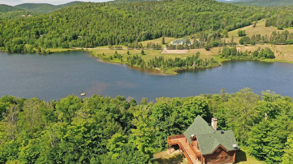 Saint-Faustin-Lac-Carre Ski Chalet | Le Tranquille - Magnificent view - SPA and Billiards