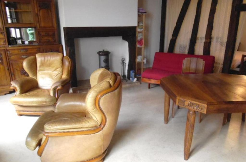Uzerche Apartment | Le trou dans le mur