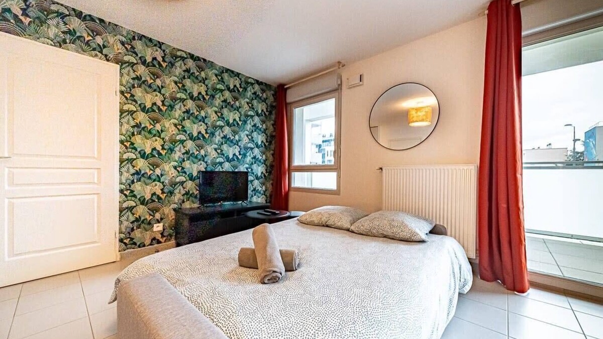 Venissieux Apartment | Le Vénissieux-spacieux 4 pers avec balcon, parking