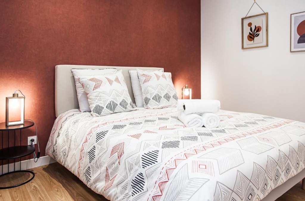 Chateauroux Apartment | Le Vintage- Gare/centre, tout équipé, refait à neuf, climatisation