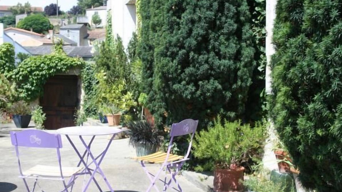 Airvault Bed & Breakfast | Le Voltaire Chambres et Table d'Hotes