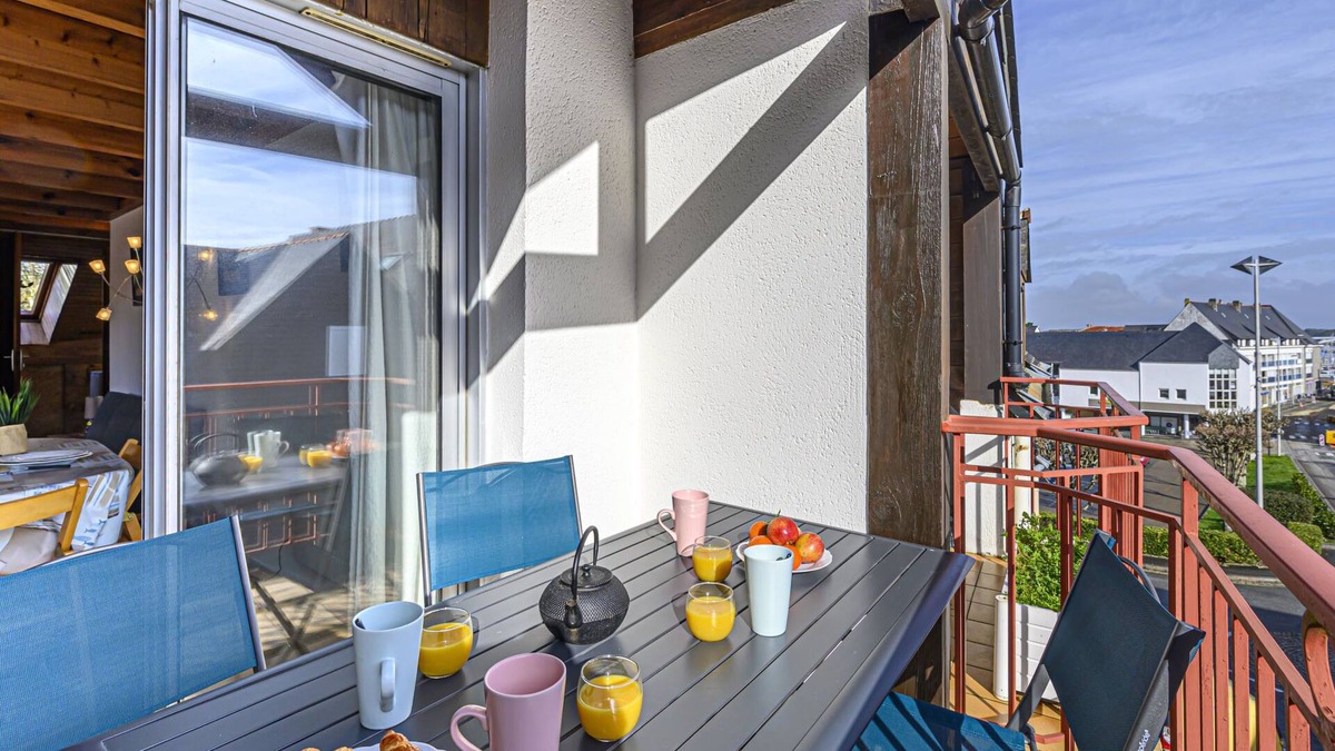 La Trinite-sur-Mer Apartment | Le Voulien by Interhome