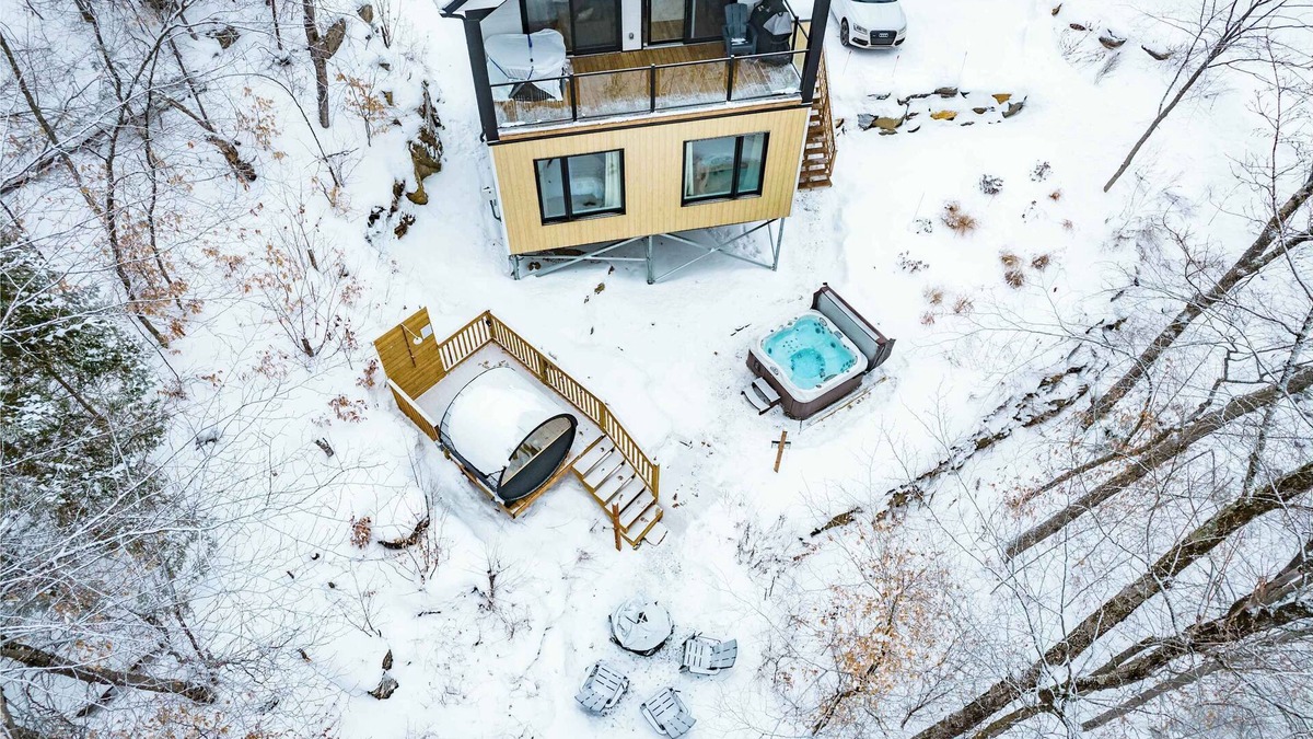 Sainte-Beatrix Ski Chalet | Le Windermere - British Inspired Thermal Escape