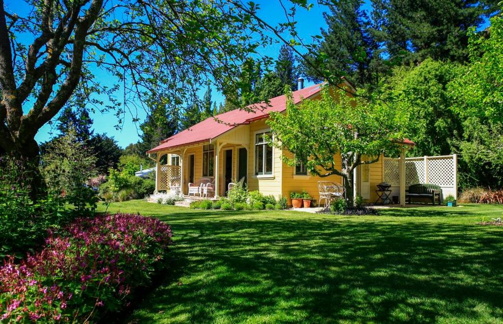Ferniehurst Ski Chalet | Leader Valley Cottage - A Tranquil Retreat For Two