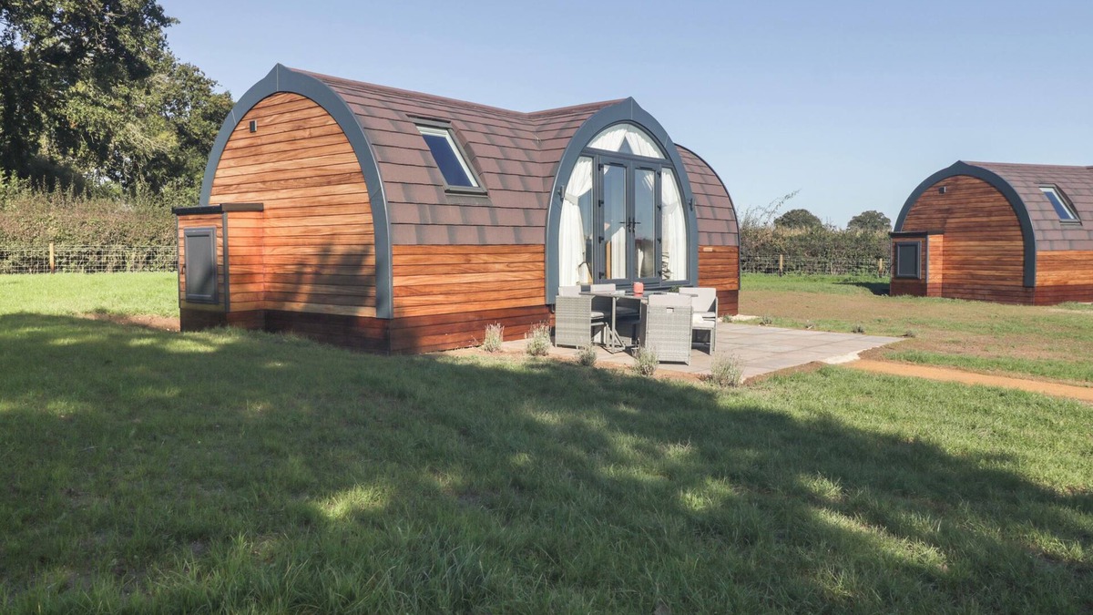 Newent Cottage | LEADON VIEW OAK, pet friendly, with a garden in Newent