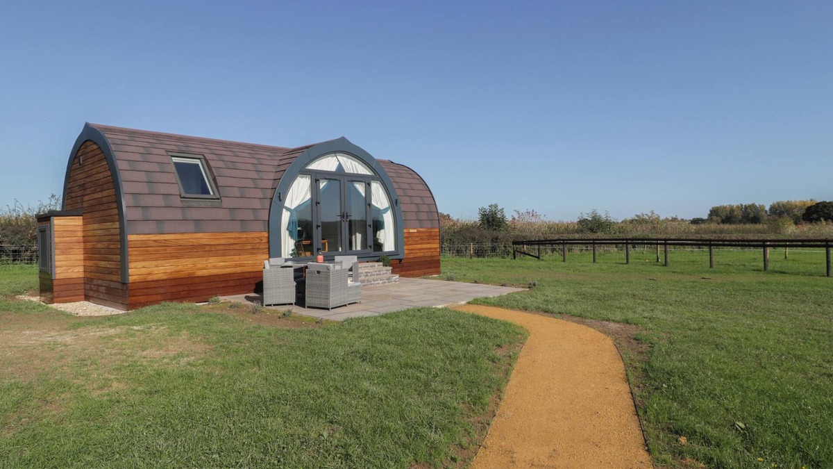 Newent Cottage | LEADON VIEW WILLOW, pet friendly, with a garden in Newent