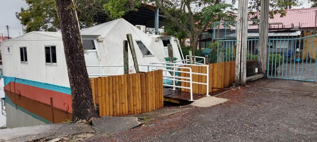 Lutong Boat Rental | Leaf Boat House