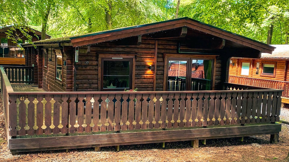 Kenwick Cottage | LEAFY HOLLOW LODGE, pet friendly, country holiday cottage in Louth